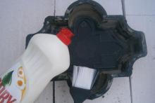 Чем смазать форму для тротуарной плитки?